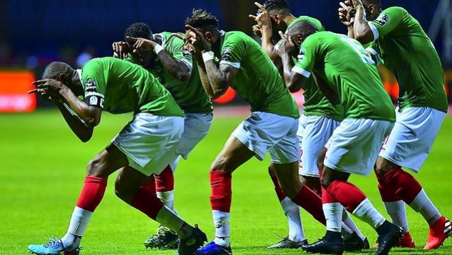 Ce signe très présent lors de la compétition de la CAN 2019 et lors des matches des Barea de Madagascar nous souffle en quelques sortes la signification de l'appellation : zébu
