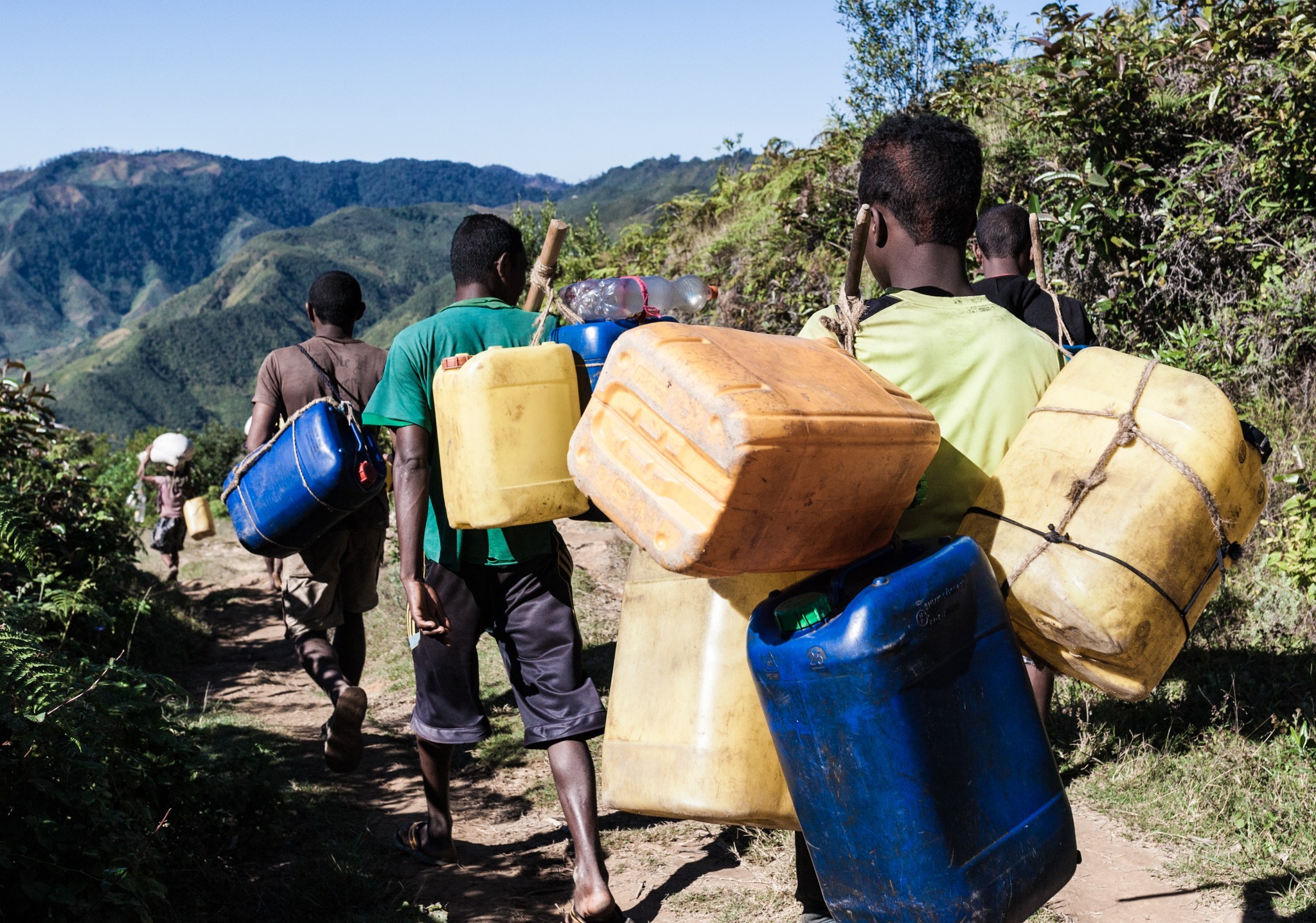 Le toaka gasy est transporté dans ces bidons